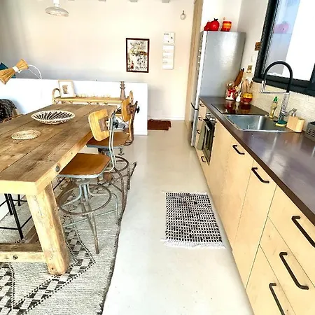 Nid Douillet Sur Roof *