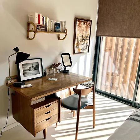 Nid Douillet Sur Roof * Perpignan